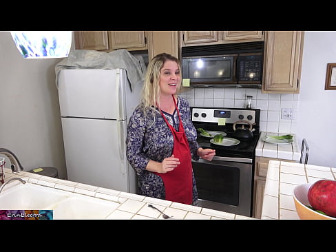 ❤️ Matrigna che lo munge in cucina prima del suo appuntamento ️❌ Video di sessoal it.megaofertas.top